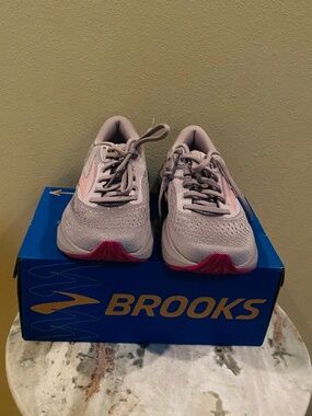 Brooks Adrenaline GTS 24 Women’s Shoes size 6